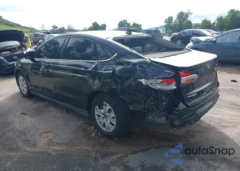 2020 Ford Fusion S z USA, uszkodzony, nr VIN 3FA6P0G77LR113477